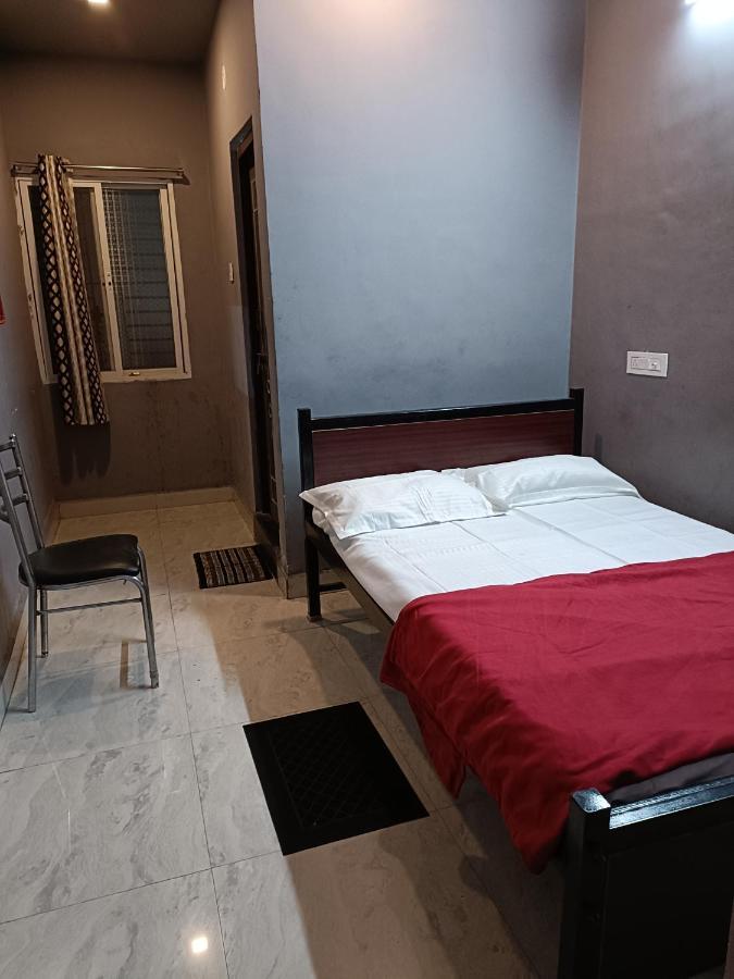 Radhika Lodge Bellary Exterior foto